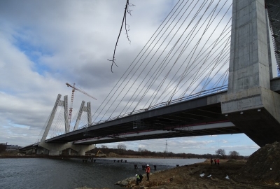 Najdłuższy most w Małopolsce na S7 połączył brzegi Wisły w Krakowie